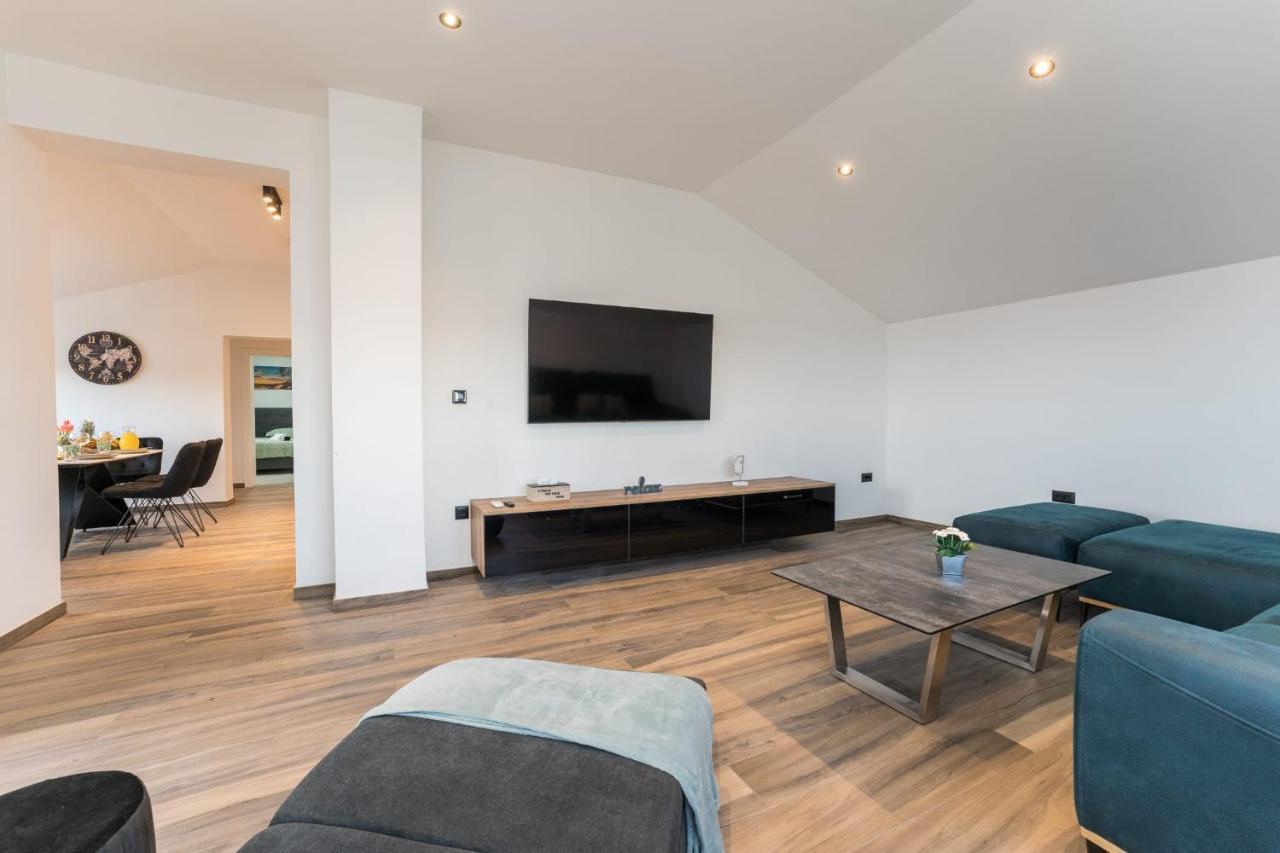 Relax 3bdr With Terrace And Bbq Zadar